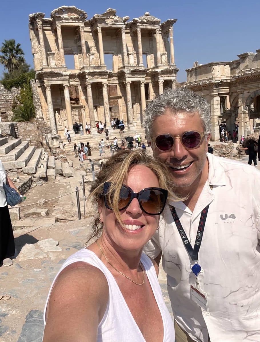 Tours of Ephesus guide İbrahim Pancar in a selfie with a Silver Nova guest before the Library of Celsus, Ephesus, 14 August 2026